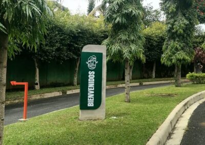 fabricacion de totems publicitarios