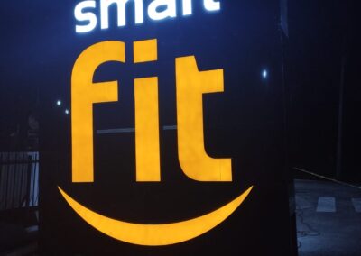 fabricacion de totems publicitarios