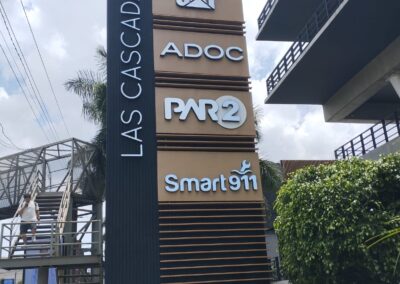 fabricacion de totems publicitarios