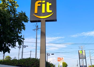 fabricacion de totems publicitarios