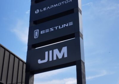 fabricacion de totems publicitarios