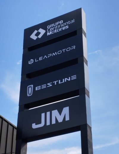 fabricacion de totems publicitarios
